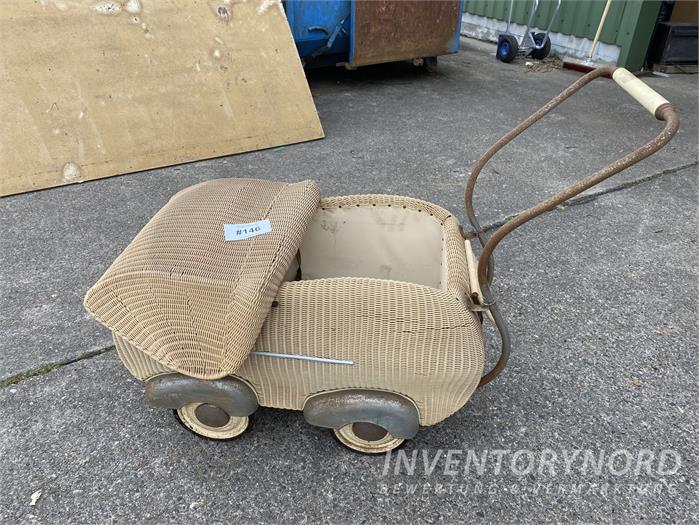 1. Antiker Korb-Kinderwagen 1950er Jahre