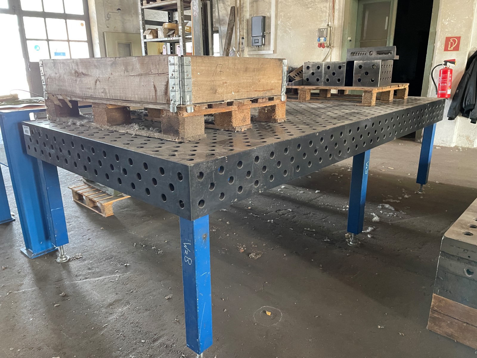 Hole welding table Sigmund