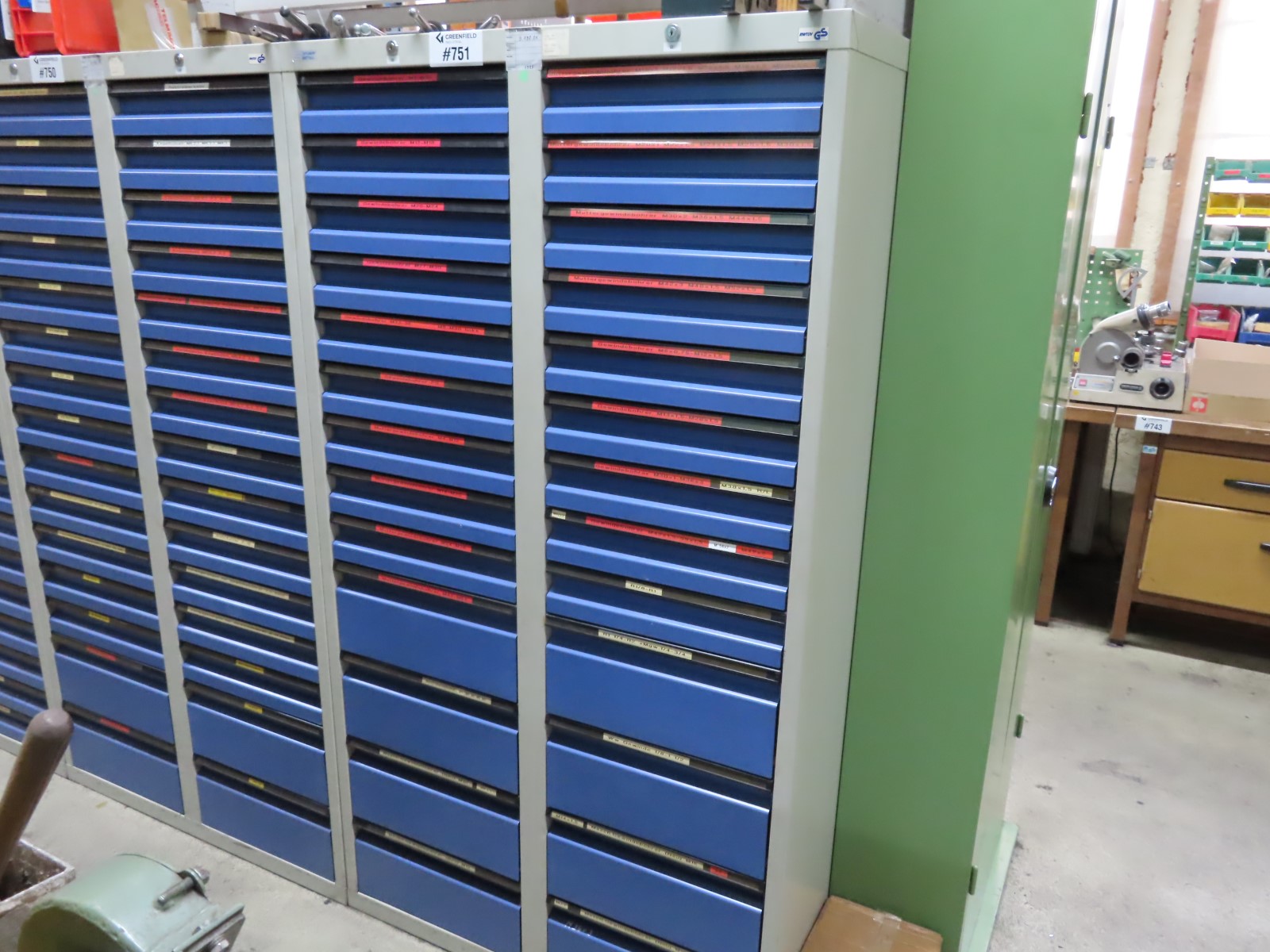 Telescopic drawer cabinet with contents