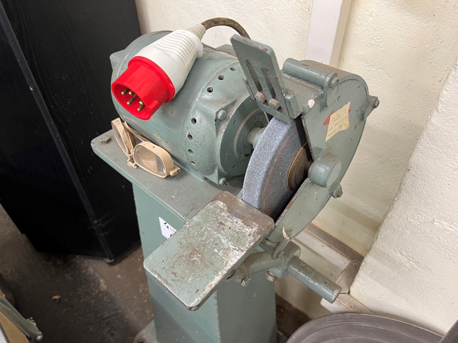 Double bench grinder
