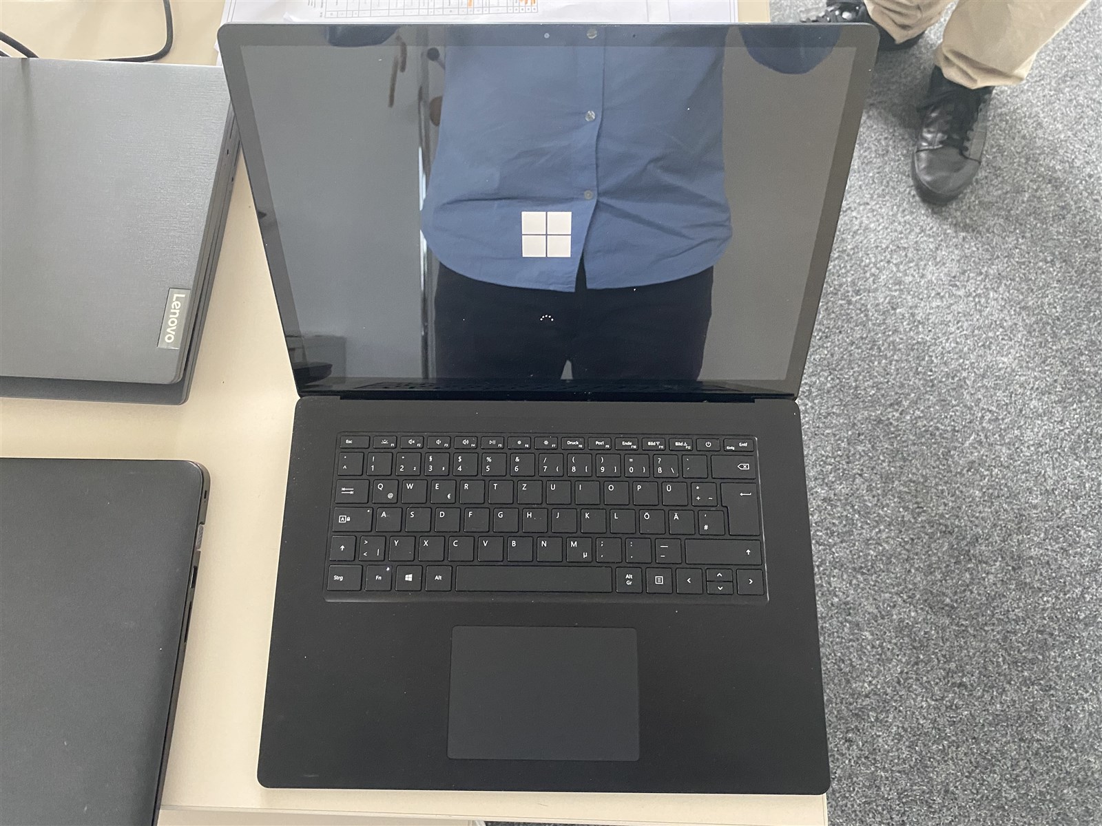 1 Laptop Microsoft Surface