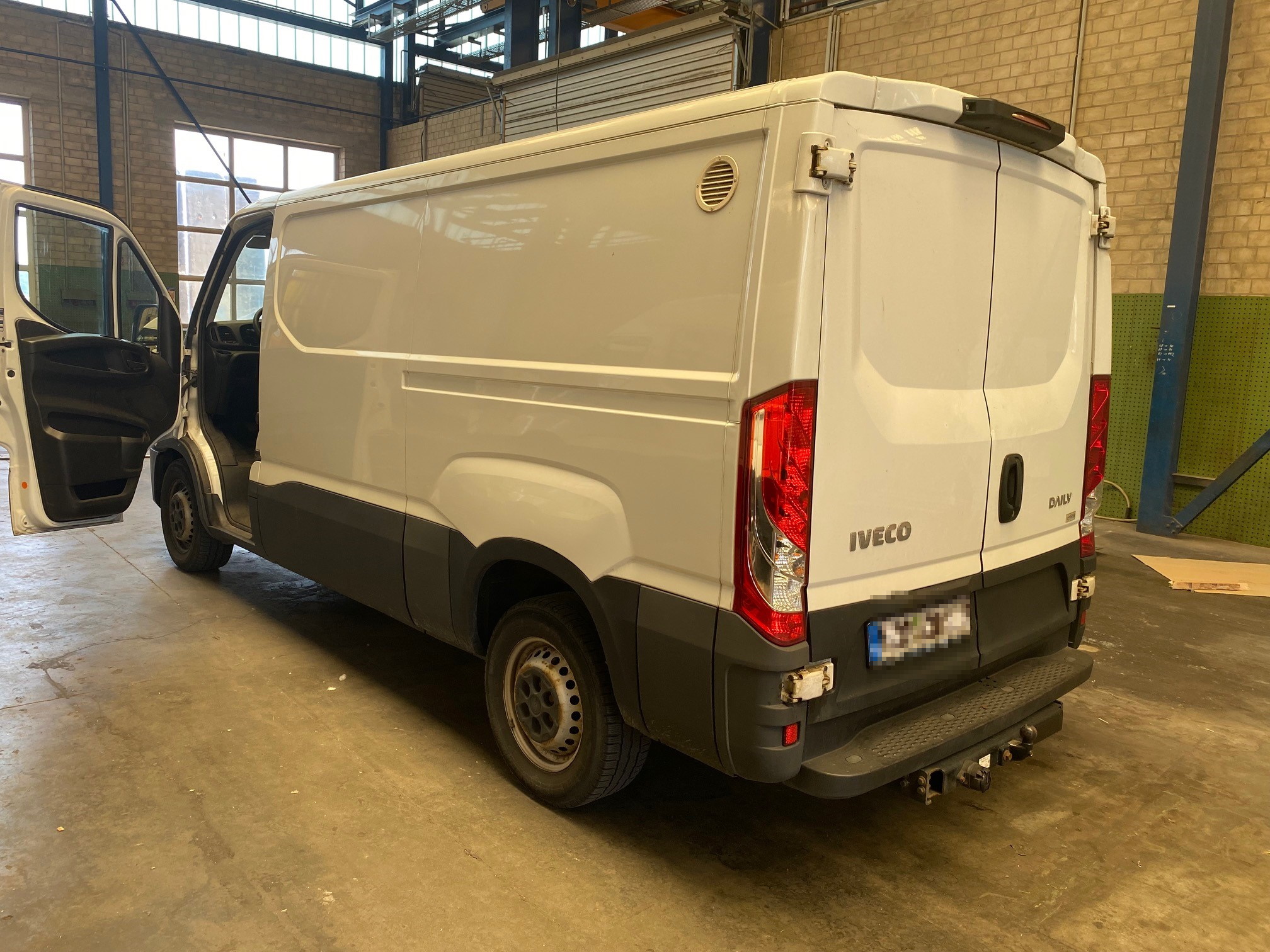 Iveco Daily 35-S12 Box Van 2.3 Ltr Diesel