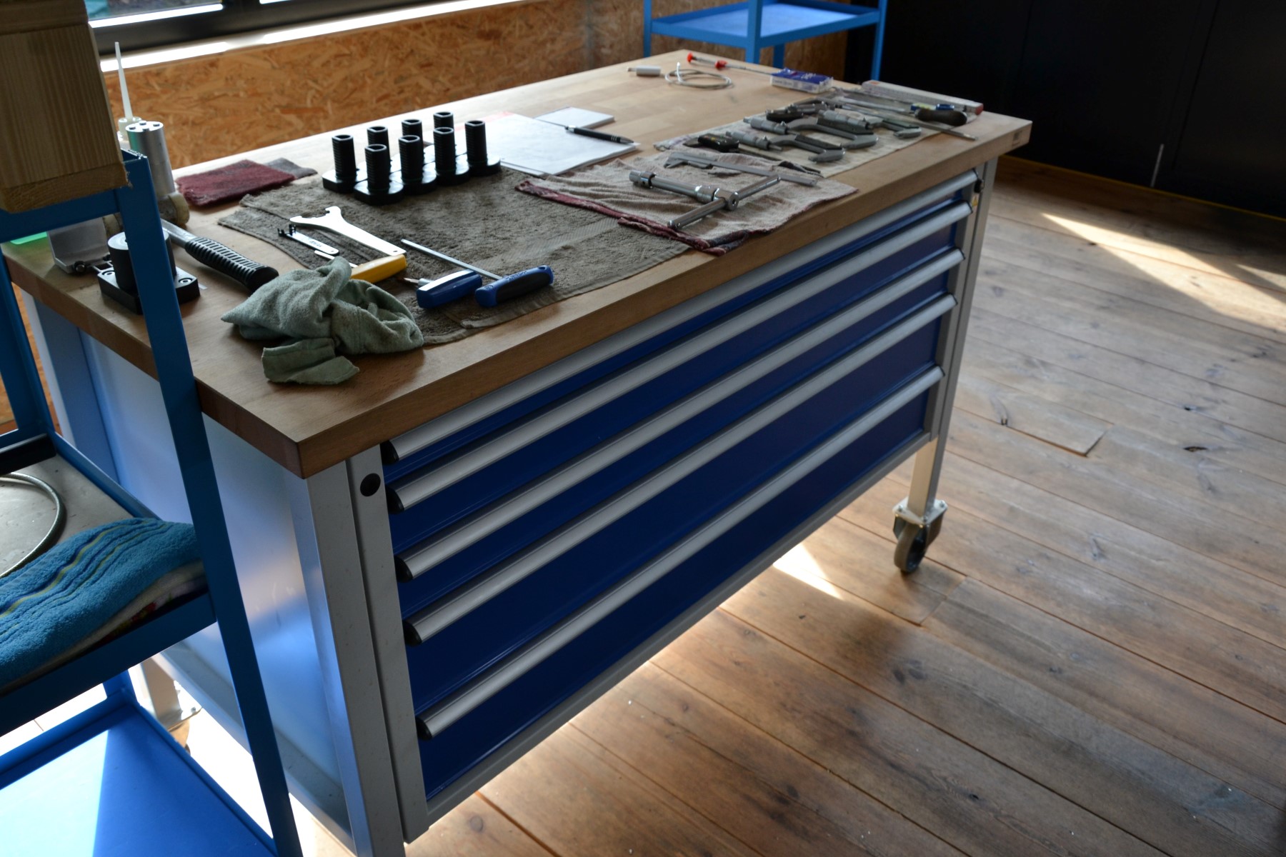 Tool trolley with 5 drawers (Rollable)