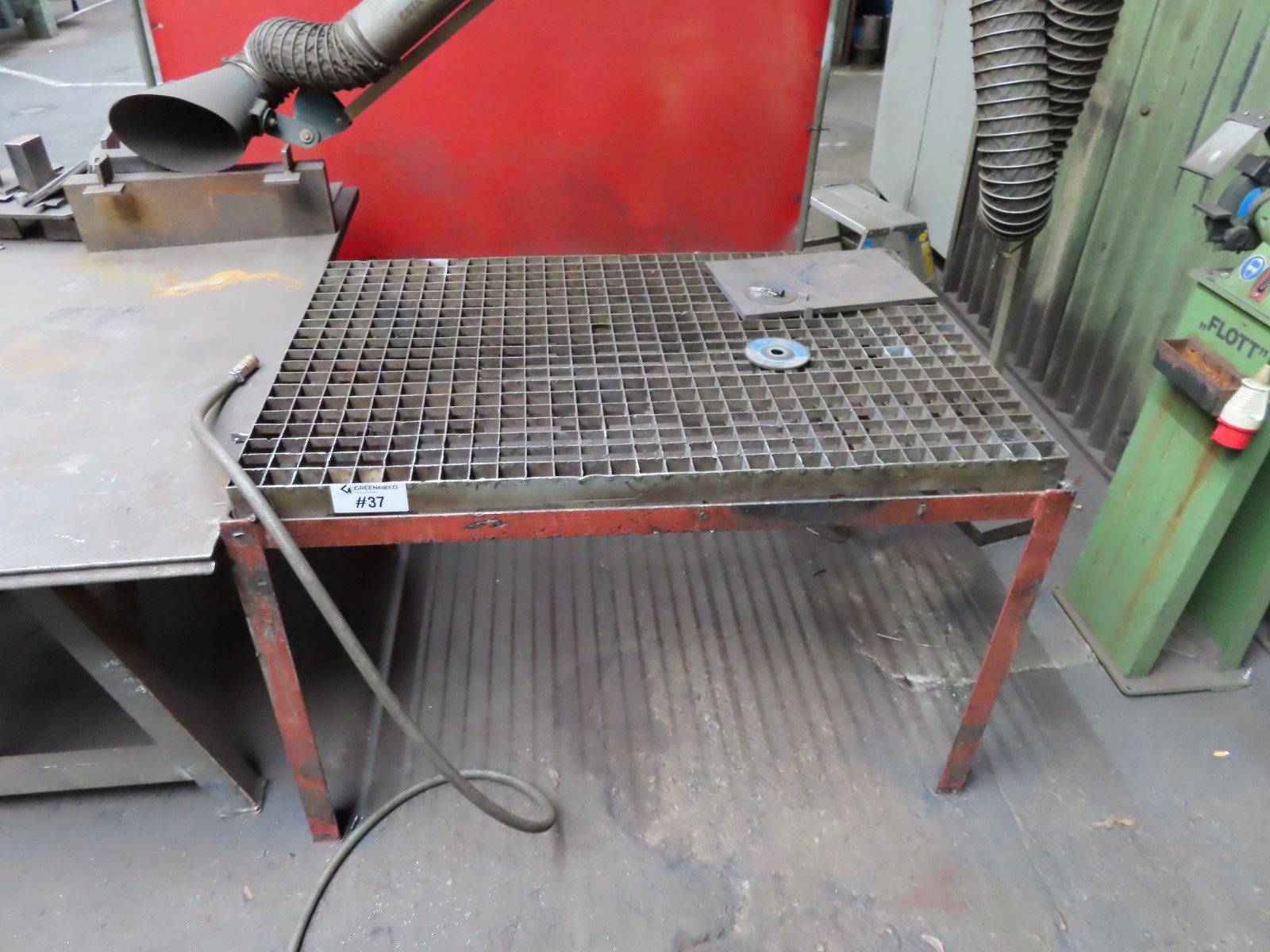 Welding and straightening table