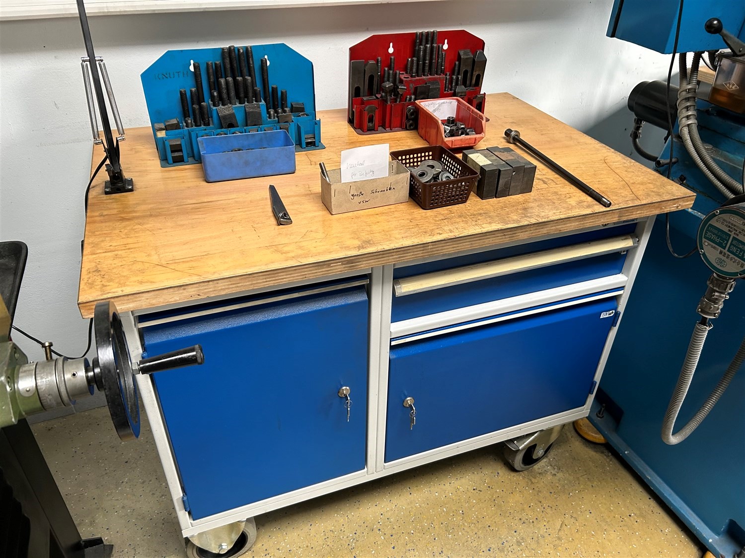 Mobile workbench Garant Kompakt with contents