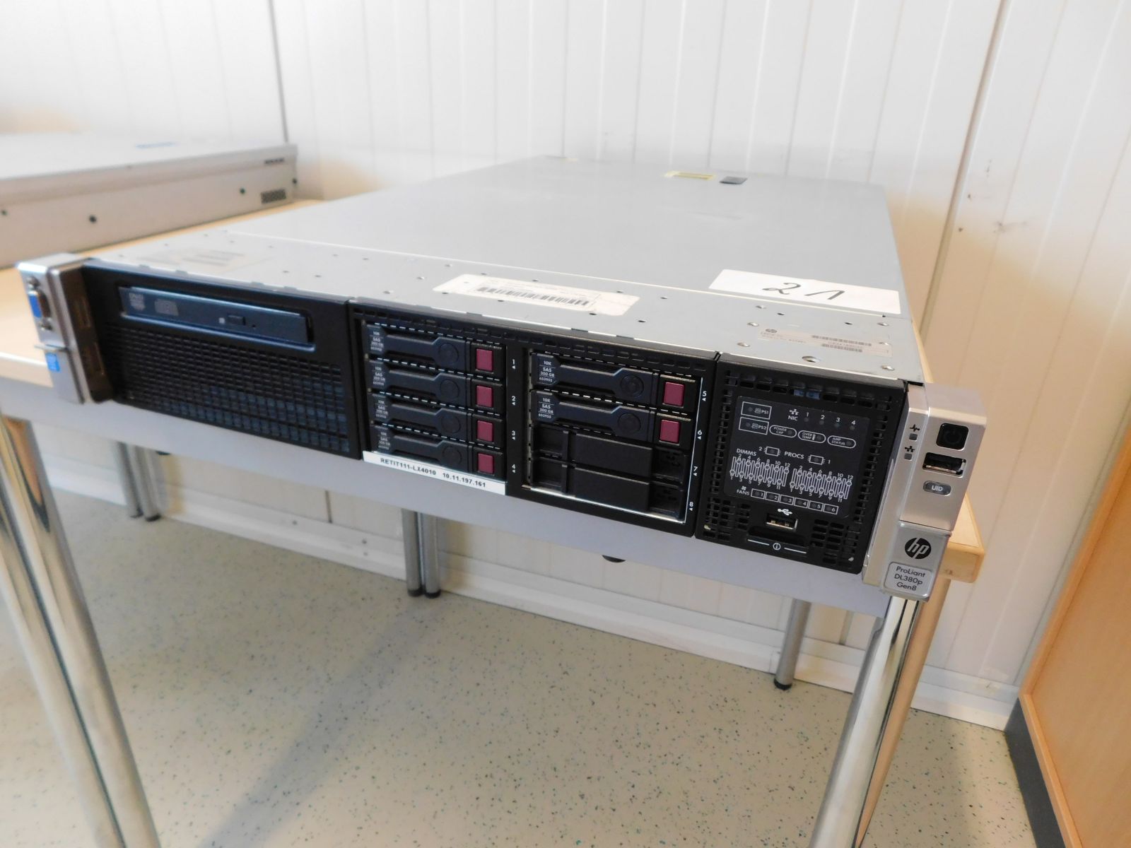 1x HP 19" server DL-380P Gen 8