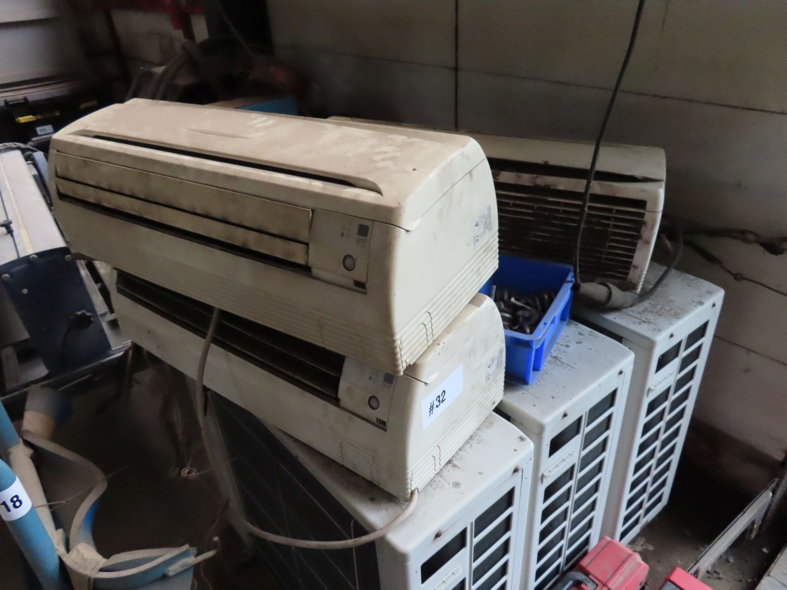 3 pcs. Air conditioning units